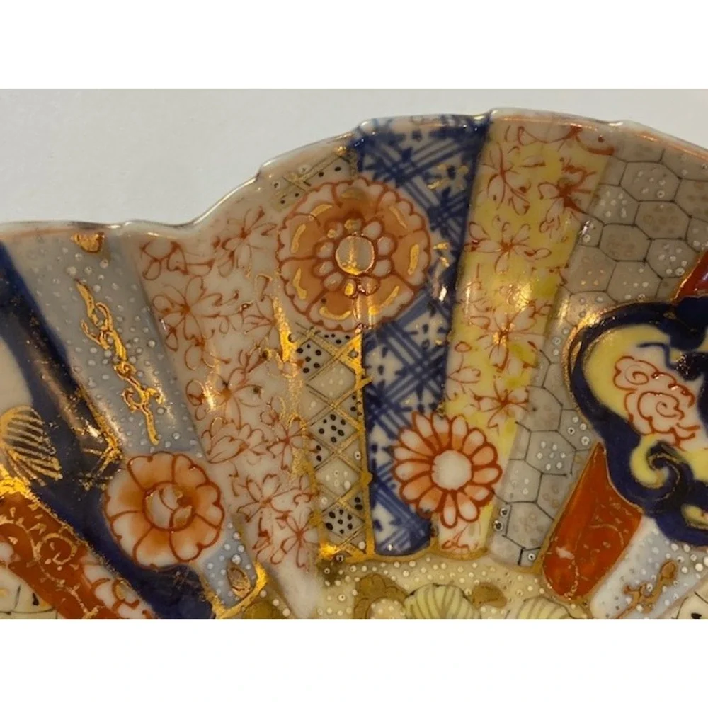Antique Japanese Imari Scalloped Fan Bowl Hand Painted Gold Gilt Moriage 8 inch